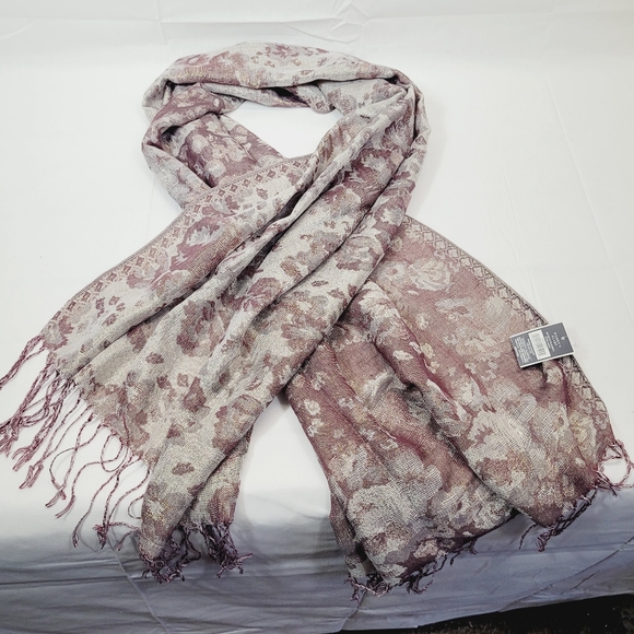 * West loop womens scarf 27"X67" burgendy gold floral pattern fringe edges new - Picture 3 of 7